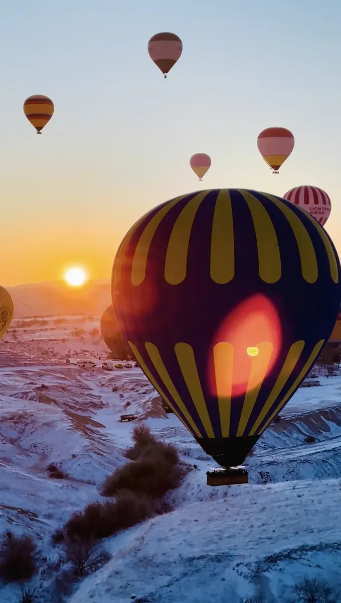 Globos de Capadocia con la primera luz del día